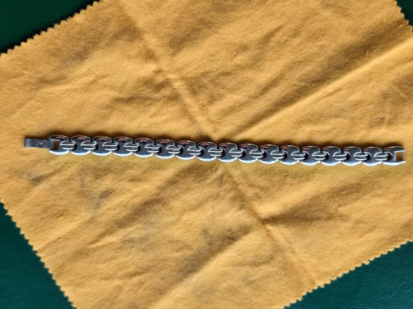 Magnifique bracelet en acier massif à motif de grains de caf, Bijoux, Sacs & Beauté, Bracelets, Acier, Enlèvement ou Envoi