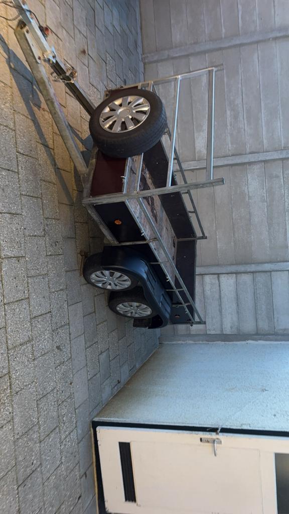 Ik verkoop hier mijn gegalvaniseerde ongremde aanhangwagen!, Ophalen, Zo goed als nieuw