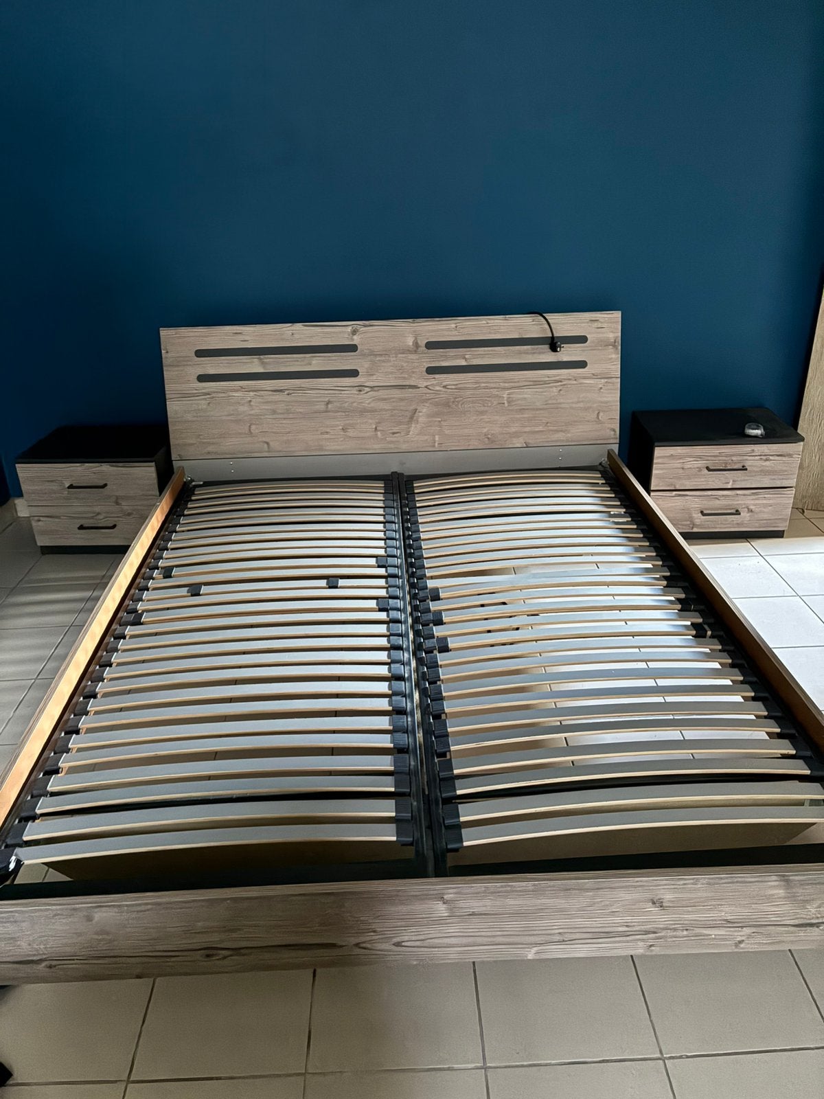 Lits + table chevets, Maison & Meubles, Chambre à coucher | Lits, Enlèvement, Utilisé