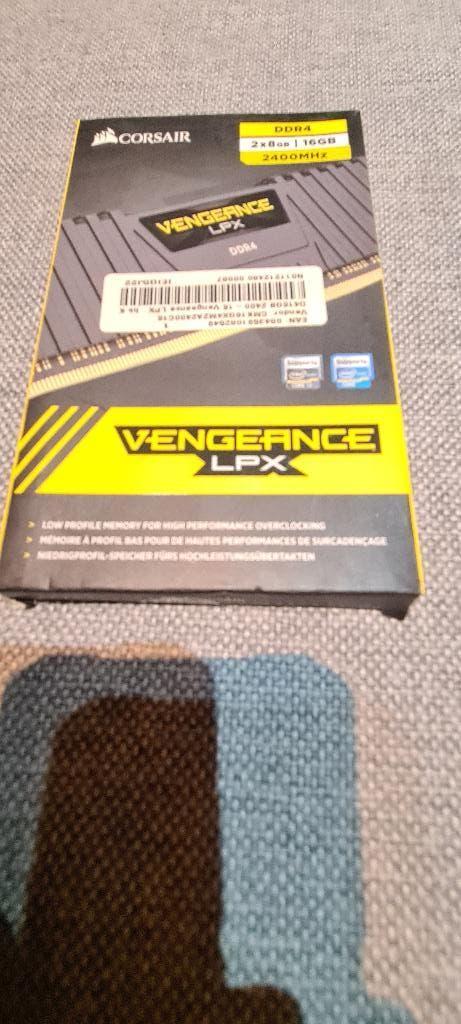 2 X 8GB DDR4 Corsair, Computers en Software, RAM geheugen, DDR4, Ophalen of Verzenden, Zo goed als nieuw, Desktop
