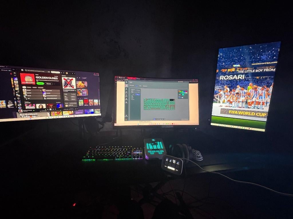 Setup Streamer Haut de Gamme – Triple Écran, Informatique & Logiciels, Moniteurs, MSI, Moins de 1 ms, Full HD, DisplayPort
