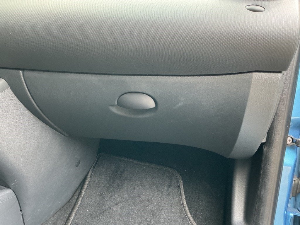 DASHBOARDKASTJE Renault Twingo II (CN) (01-2007/09-2014), Gebruikt, Renault, Peter-Huppertz-Straße 5
51063  Köln, DE, Dialog.deutschland@renault.de