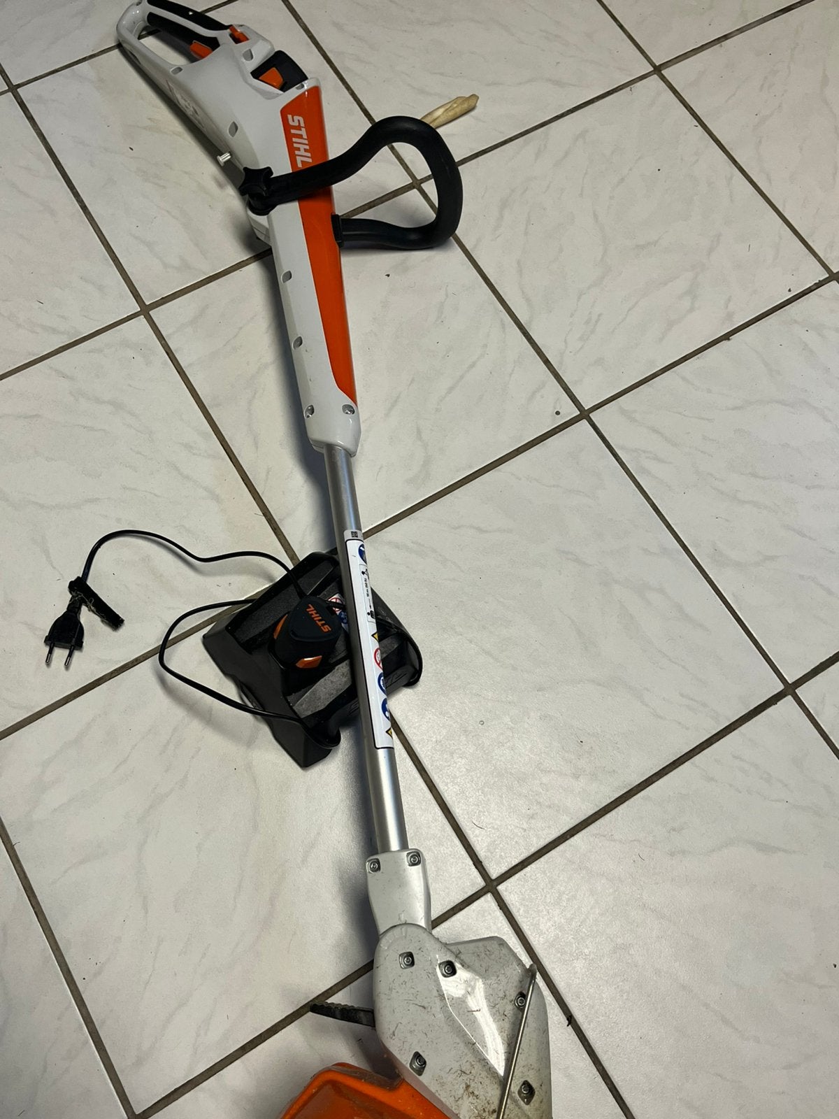 Stihl Kantensnijer op batterij, Ophalen, Zo goed als nieuw