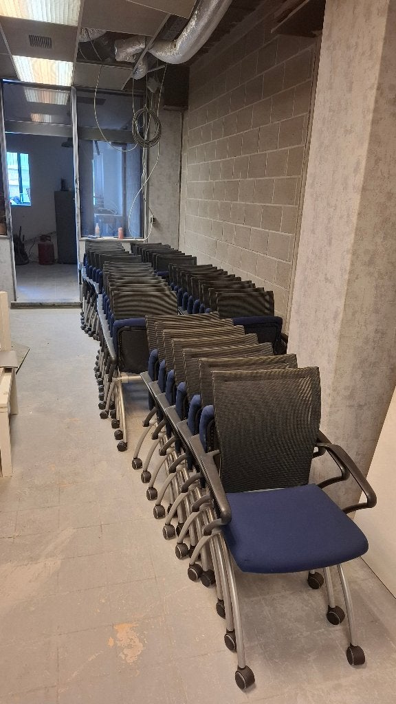 15 chaises de bureau pliables de marque comforto, Enlèvement