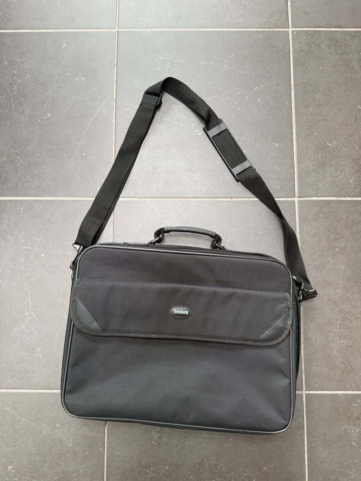 Zwarte laptoptas, Computers en Software, Ophalen, Zo goed als nieuw, Zwart, Handvat
