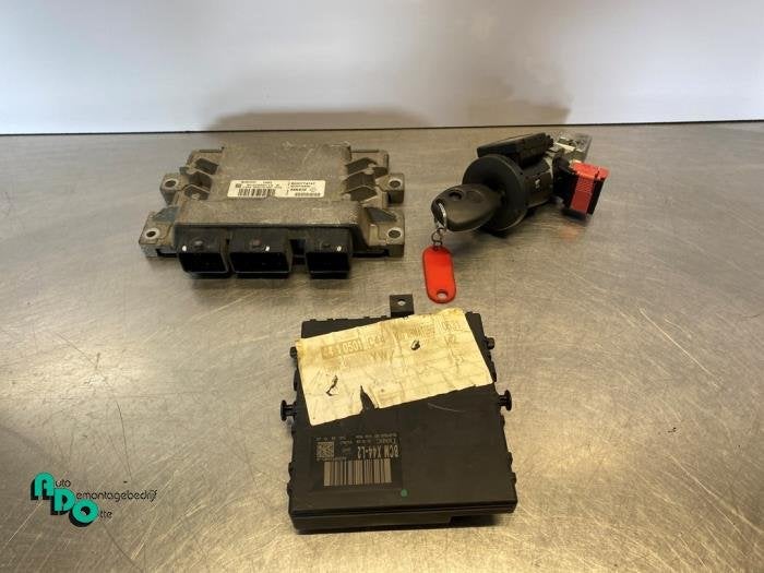Serrure de contact + ordinateur d'un Renault Twingo (Twingo, Renault, -, 3 mois de garantie, Utilisé