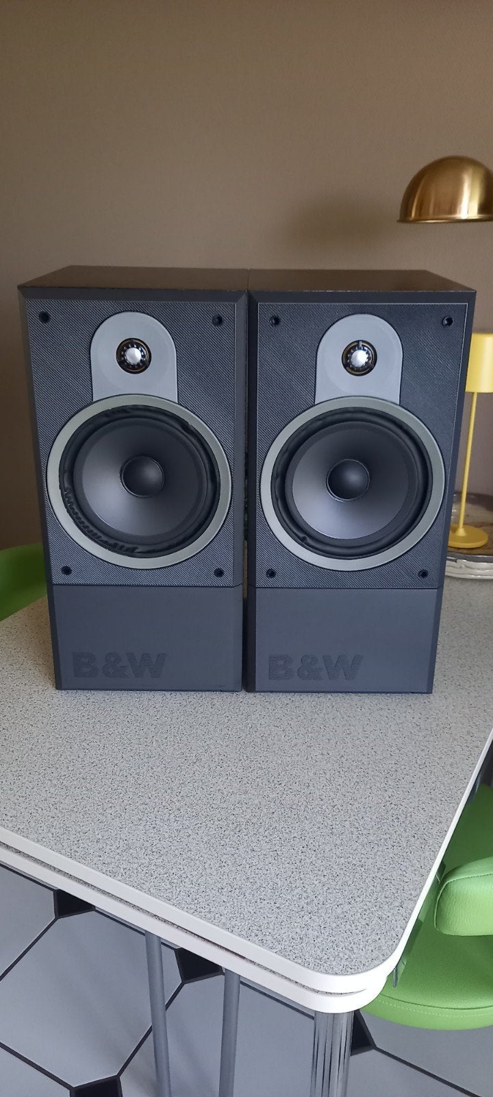 B&w dm610 luidsprekers, Enlèvement
