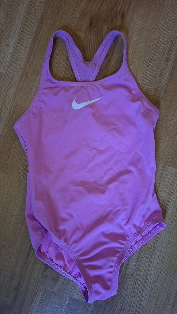 Nike roze badpak 128-137, Kinderen en Baby's, Kinderkleding | Maat 128, NIKE, Gebruikt, Meisje, Sport- of Zwemkleding