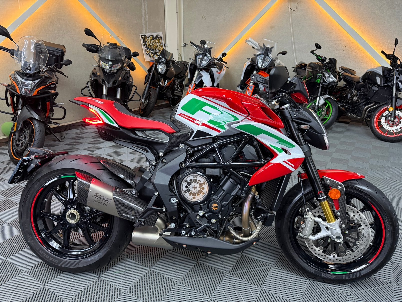 MV Agusta Dragster RC SCS Neuve Jamais immatriculée, Motos, Entreprise, Plus de 35 kW, 800 cm³, Contrôle de traction