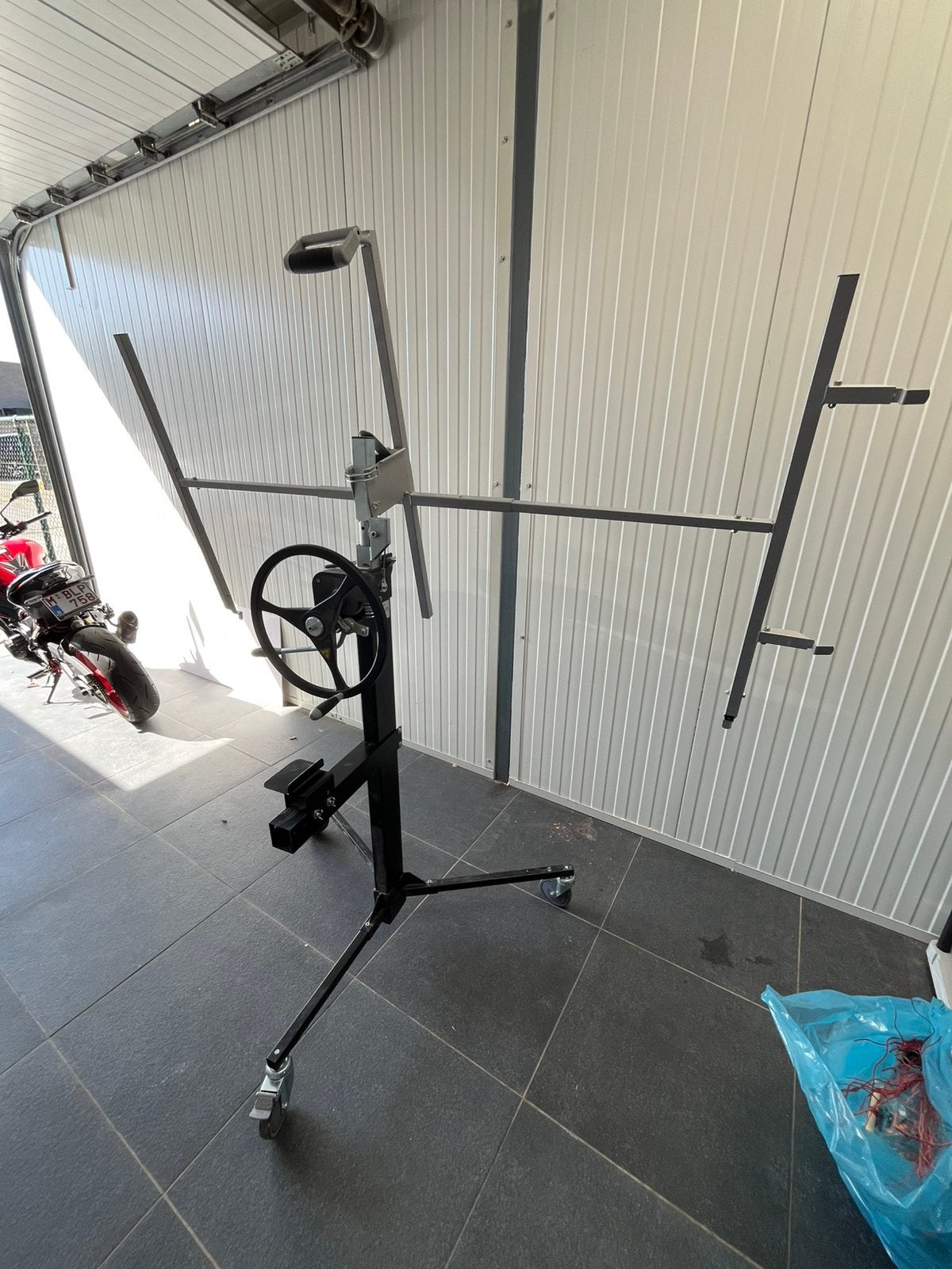 Gyproc lift, Enlèvement