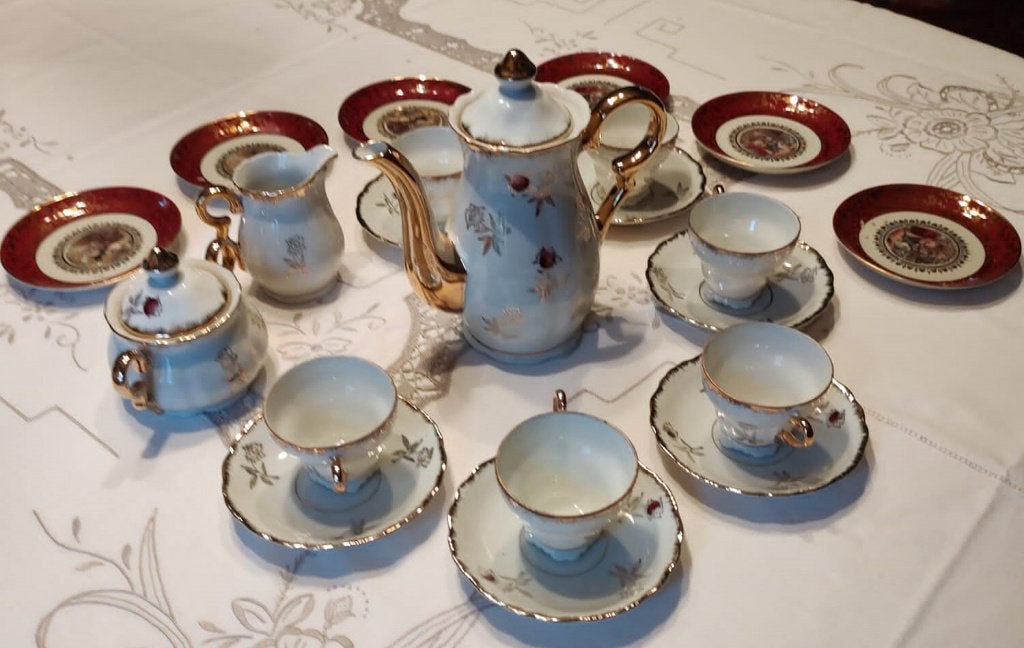 Mooi thee of koffie servies, Ophalen