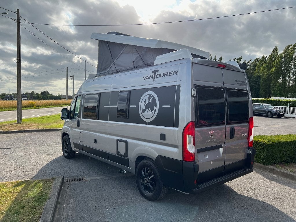 VanTourer (Knaus) 600D | Hefbed+Pop-up | Nieuw, Caravans en Kamperen, Chemisch toilet, Koelkast, Bedrijf, 5 tot 6 meter