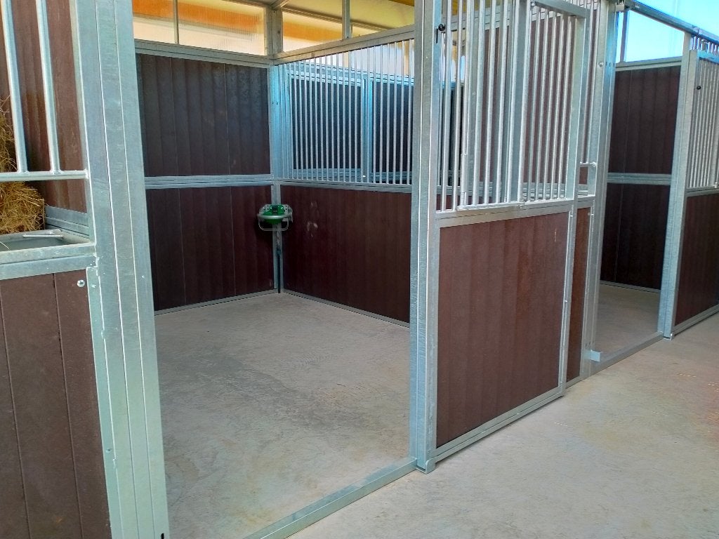 Paardenstal te huur, Dieren en Toebehoren