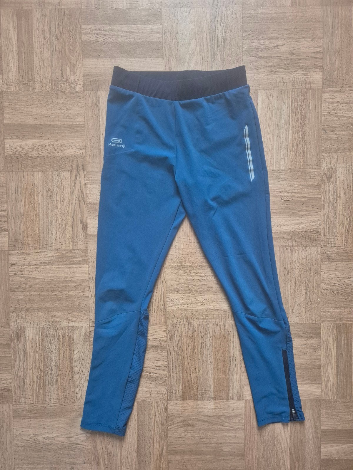 Legging sport kipsta 10/11ans, Enfants & Bébés, Vêtements enfant | Taille 146, Enlèvement ou Envoi, Comme neuf, Vêtements de sport ou Maillots de bain