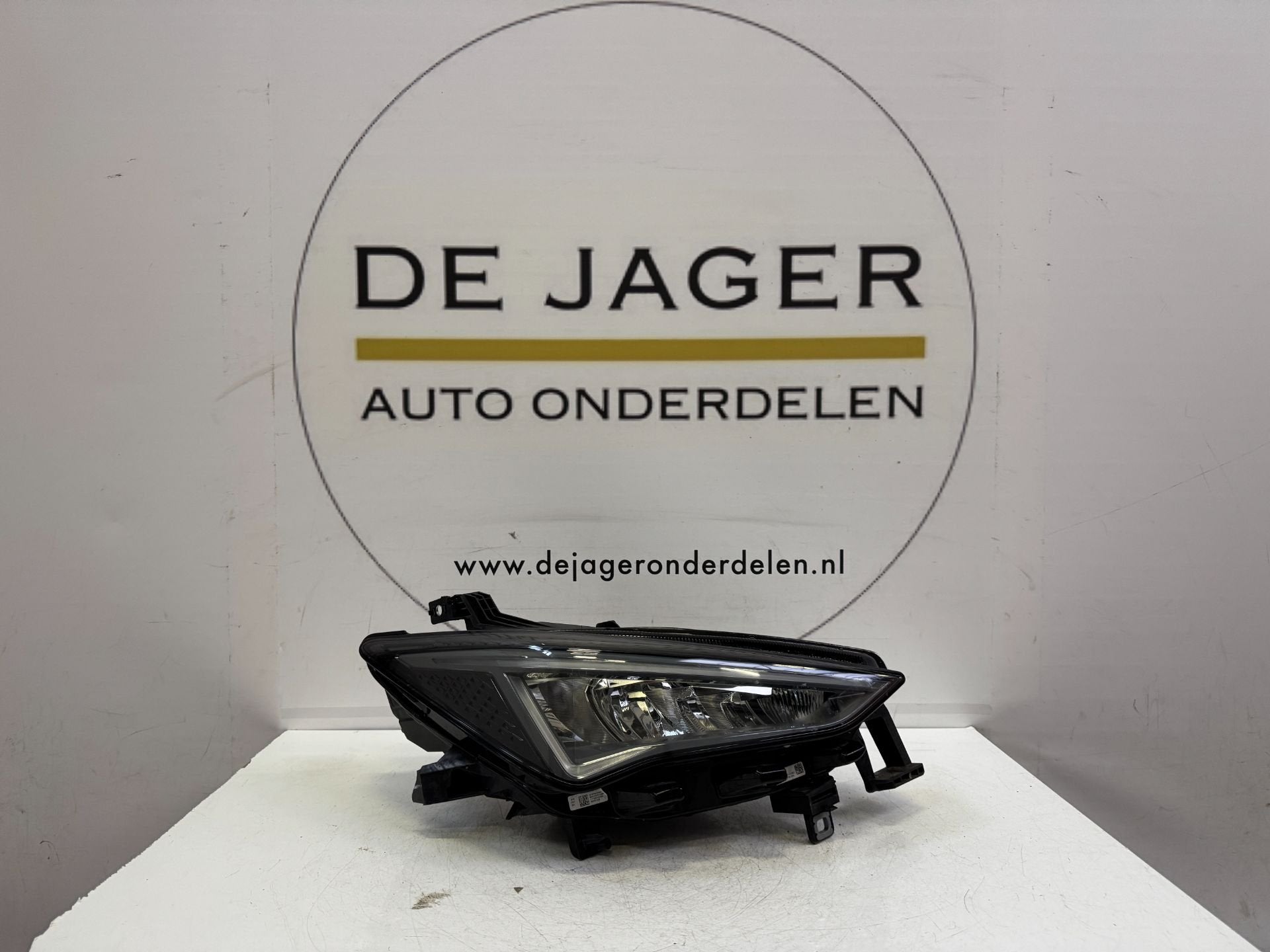CUPRA BORN 10F LED KOPLAMP RECHTS 10F941008J, Gebruikt, Autovia A-2, Km 585 585
08760  Martorell, ES, SEAT S.A., Customercare@seat.es