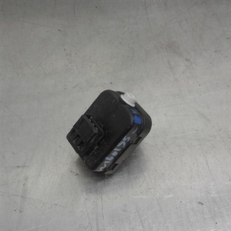 PHARE MOTEUR Toyota Yaris II (P9) (01-2005/12-2014), Autos : Pièces & Accessoires, Autres pièces automobiles, Toyota, Utilisé