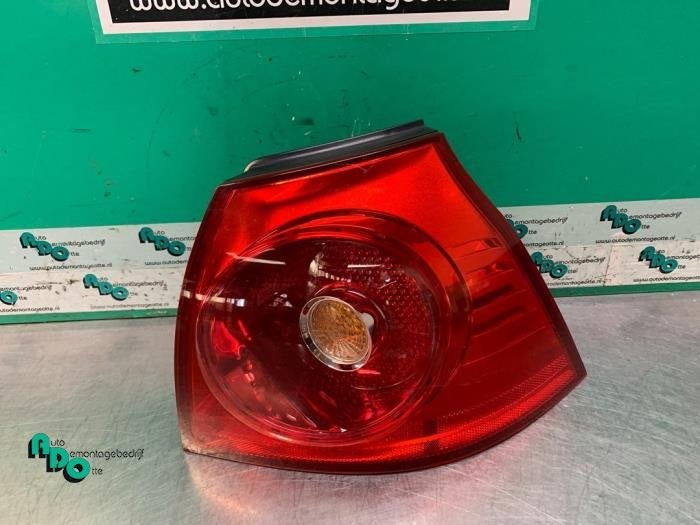 Feu arrière droit d'un Volkswagen Golf (Golf 04-), Autos : Pièces & Accessoires, Volkswagen, -, 3 mois de garantie, Utilisé