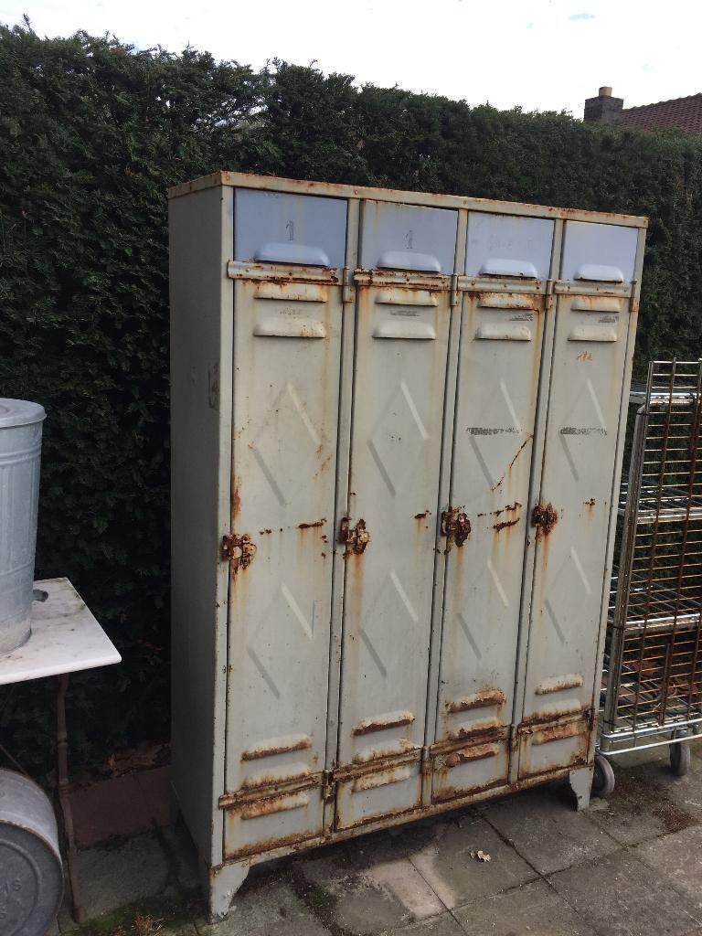 Oude 4 - deurs lockerkast Wiebers, Enlèvement, Utilisé