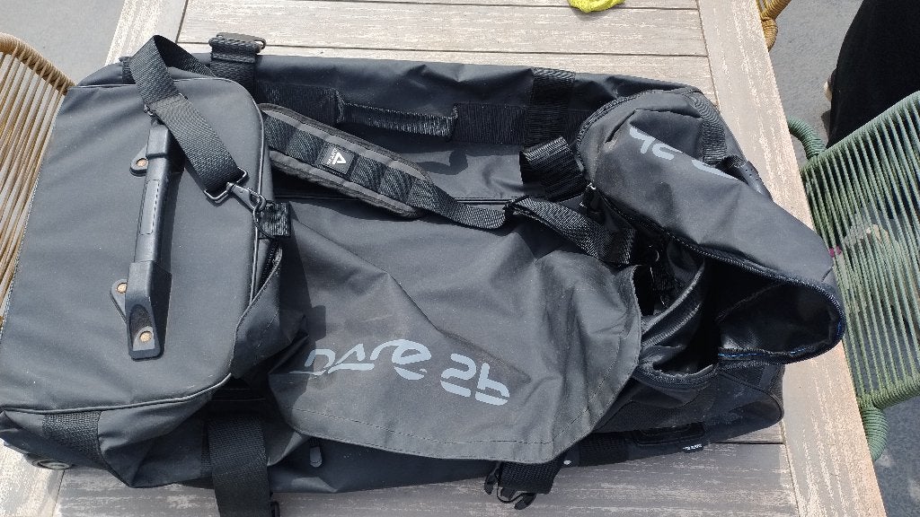 Grote zwarte reistas/skitas/duiktas met wielen - Dare2B, Bijoux, Sacs & Beauté, Sacs | Sacs de sport, Enlèvement, Utilisé