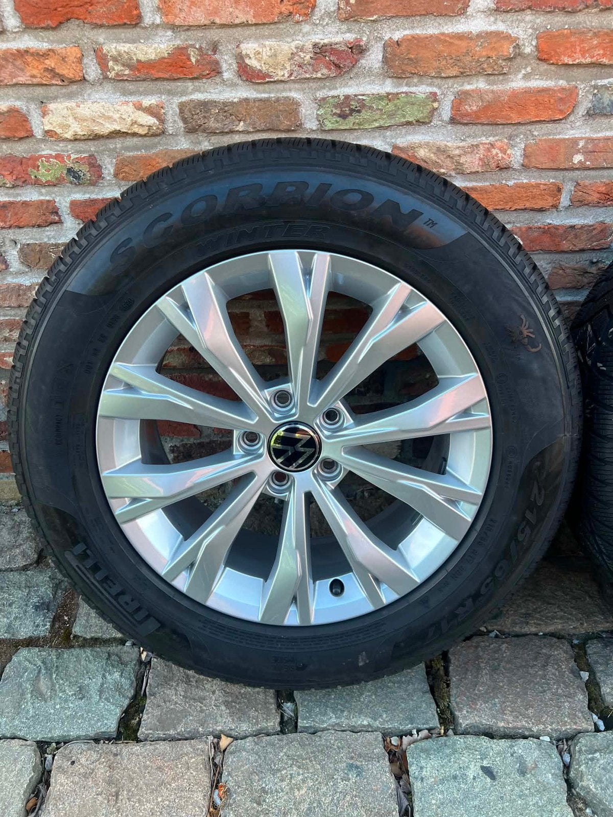 KIT HIVER VW TIGUAN MONTANA 215/65/R17 PIRELLI, Neuf, Pneus et Jantes, Pneus hiver, Véhicule de tourisme