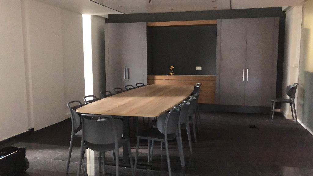 Table de conférence (éventuellement avec chaises), Articles professionnels, Salle de réunion ou de Présentation, Enlèvement, Utilisé