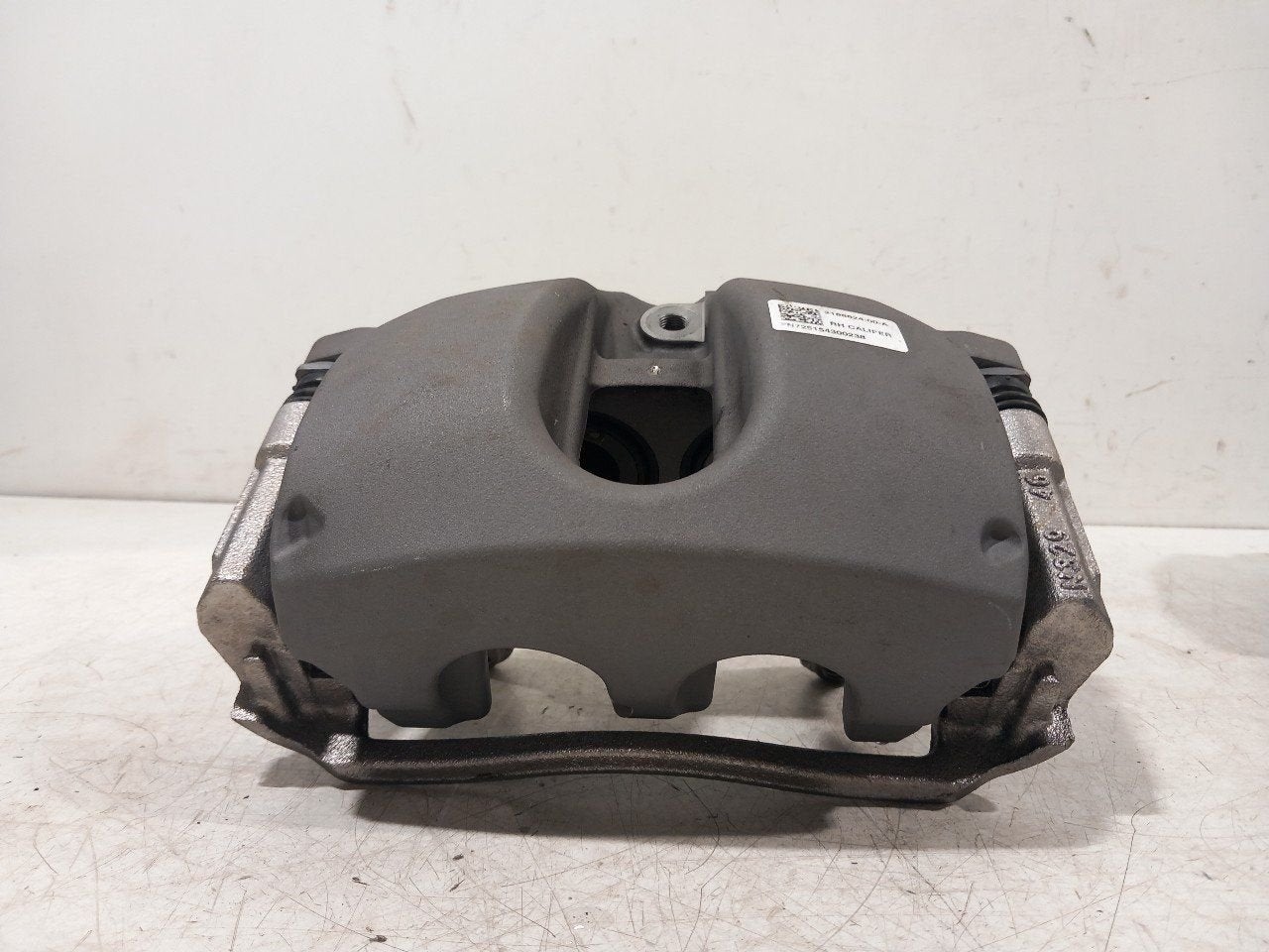 Remklauw rechts voor Tesla Model Y, Onderdelen@venauto.nl, Van der Ven Autorecycling B.V., Gebruikt, Ettenseweg 76, 4706 PB Roosendaal, The Netherlands