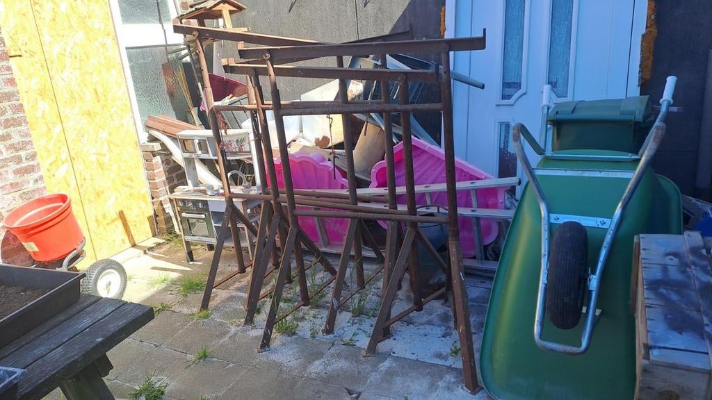 4 oude metalen schragen, Ophalen