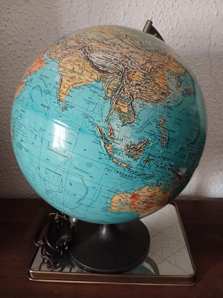Globe terrestre lumineux, Maison & Meubles, Accessoires pour la Maison | Globes, Enlèvement, Lumineux