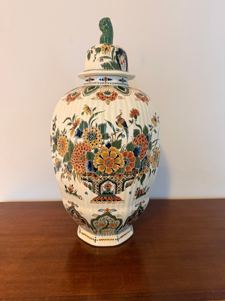 Vase polychrome de Delft, Enlèvement