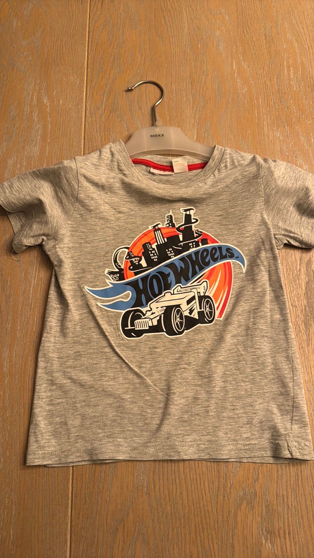 T-shirt, grijs, Hot wheels maat 5-6, Enfants & Bébés, Vêtements enfant | Taille 116, Enlèvement, Utilisé, Garçon, Chemise ou À manches longues