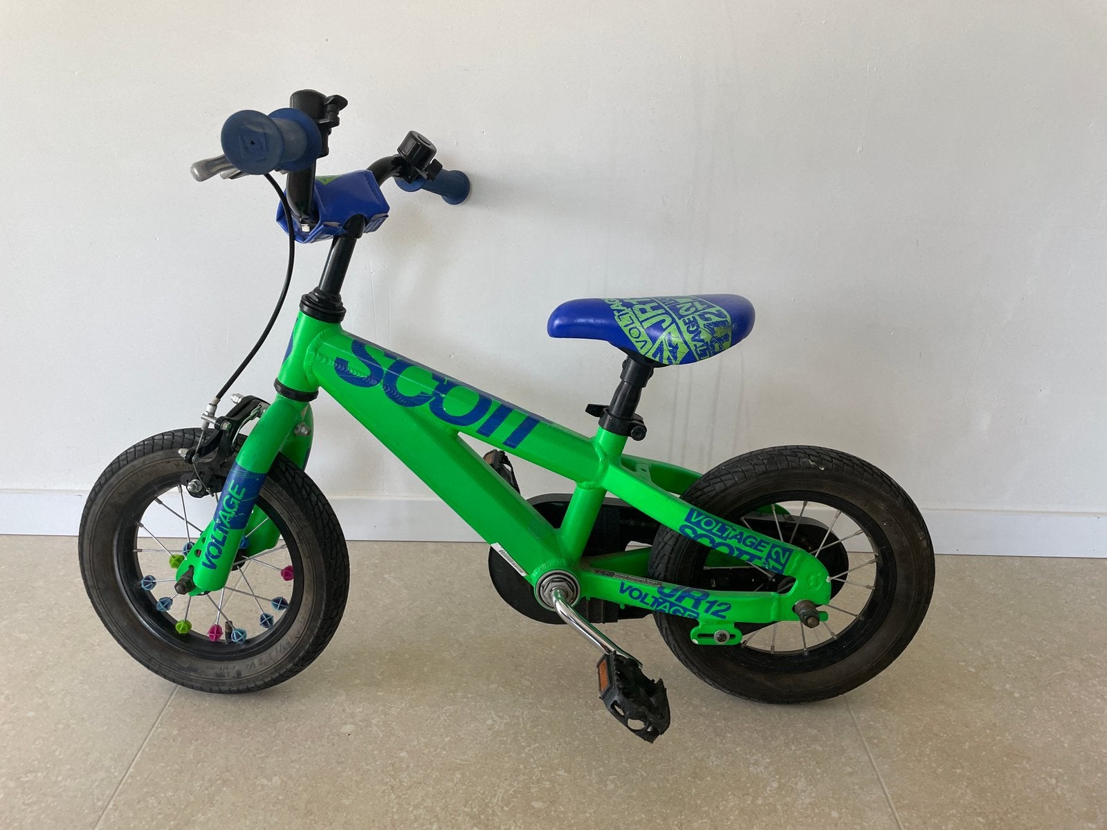 Kinderfiets scott 12 Inch, Fietsen en Brommers, Ophalen, Zo goed als nieuw, Terugtraprem, Minder dan 16 inch