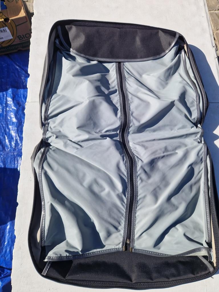 Valise pour costumes ou autre type de vêtements pour avion, Comme neuf