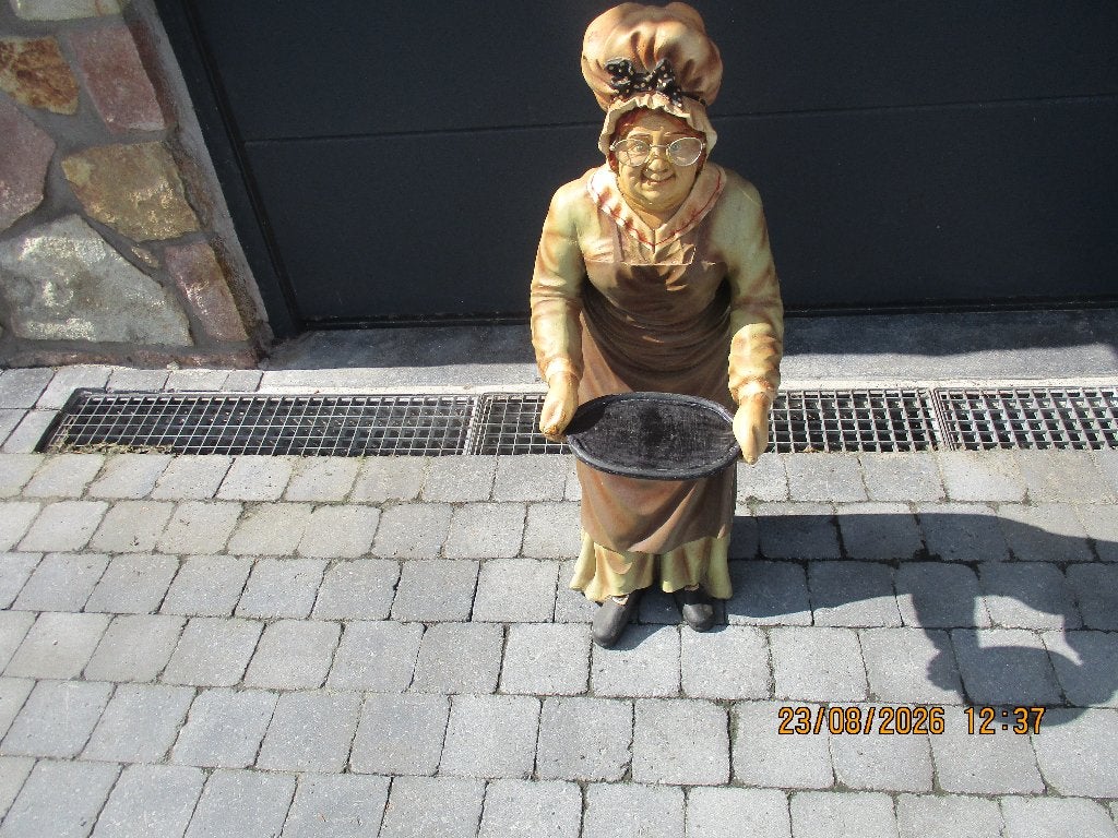 waiitress statue décoration, Enlèvement