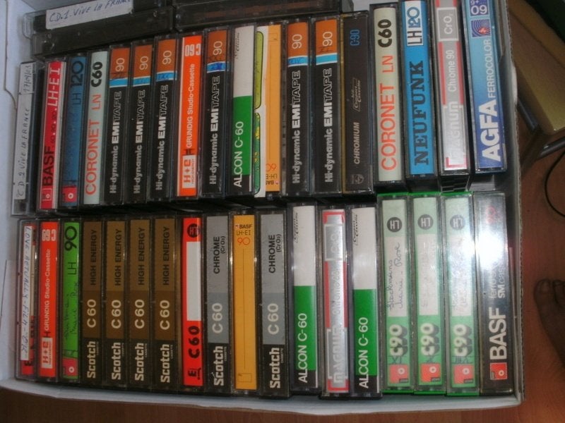 CASSETTES PER LOT OF STUK, Ophalen, 26 bandjes of meer, Voorbespeeld