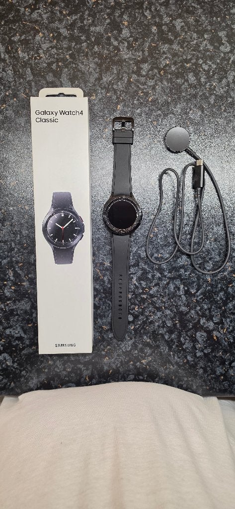 Samsung Galaxy Watch 4 classic  46mm, Bijoux, Sacs & Beauté, Enlèvement ou Envoi, Comme neuf, Noir, Samsung Galaxy Watch 4 classic  46mm