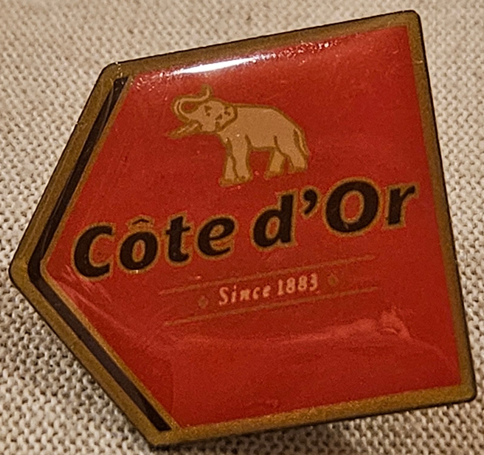 Côte d'Or vintage pin rood, Ophalen of Verzenden