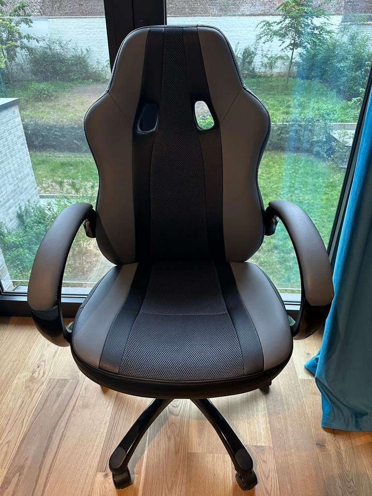 Office/ gaming chair, Ophalen, Zo goed als nieuw, Grijs, Bureaustoel