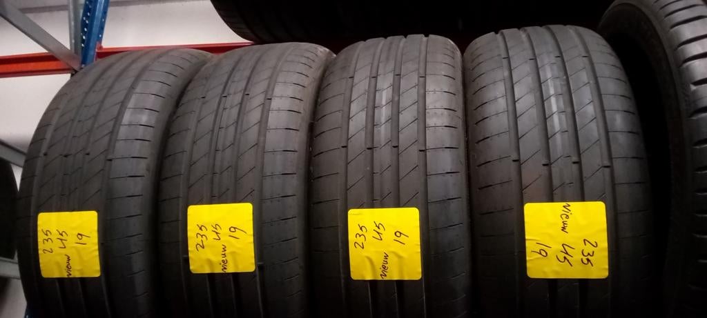 235/45/19 2354519 235/45r19 zomer Nieuw, Ophalen