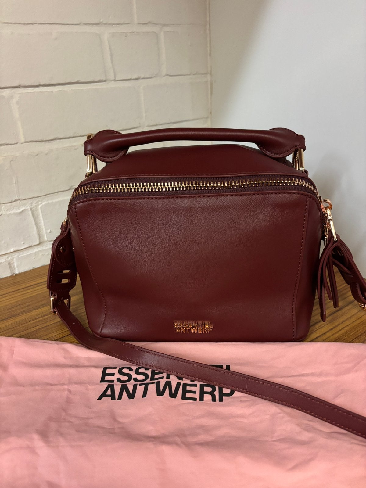Le sac à bobines Essential Antwerp., Rouge, Autres marques, Cuir, Comme neuf