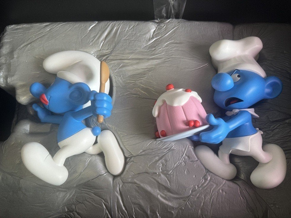 Leblon Delienne 2 smurfen met taart, Ophalen, Smurfen, Zo goed als nieuw, Beeldje of Figuurtje