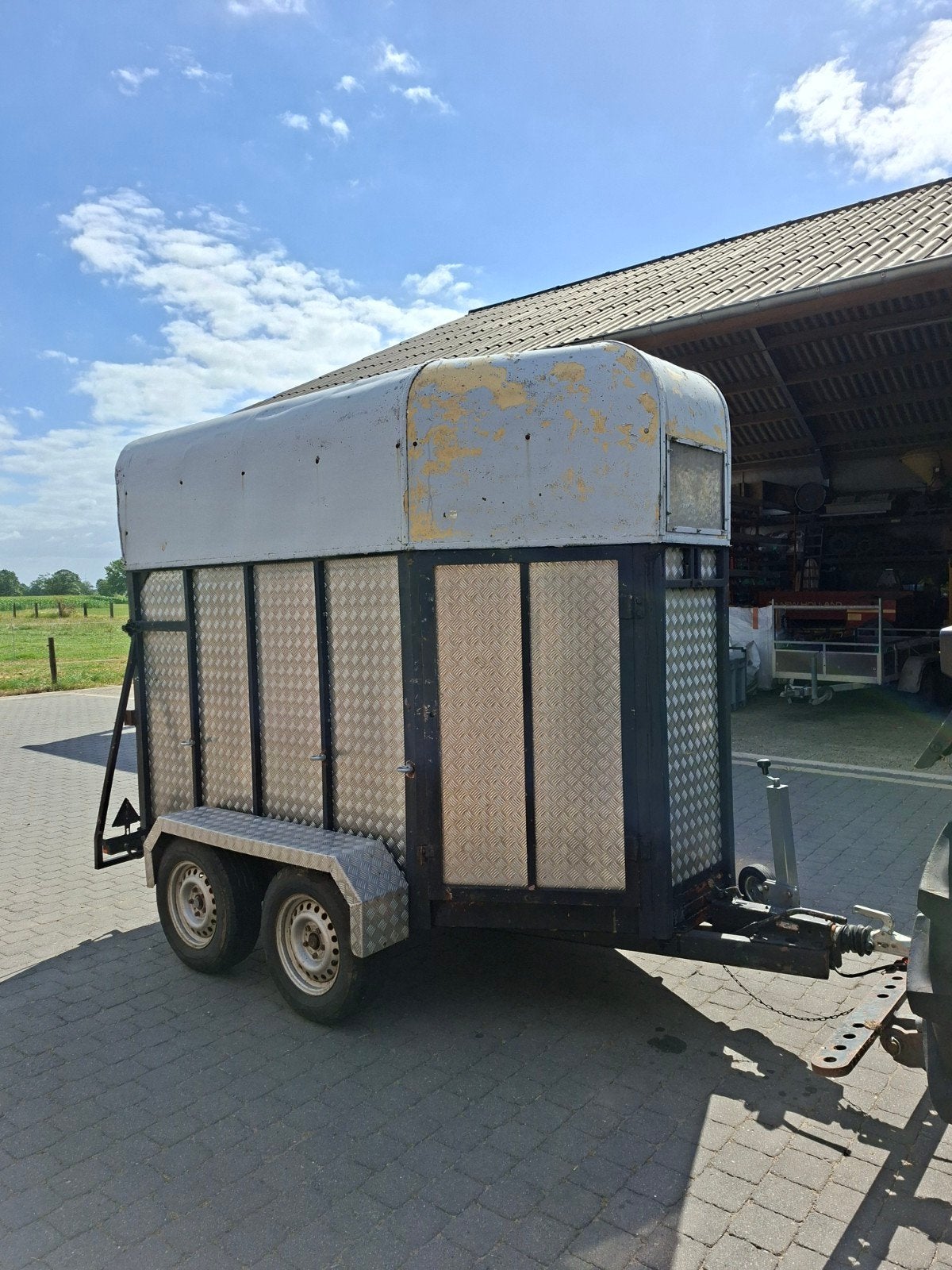 Veetrailer, Enlèvement, Aluminium