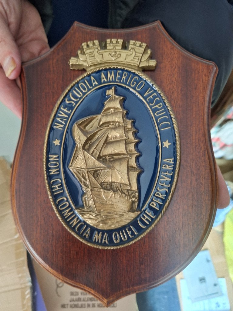 Vespucci embleem schild, Verzamelen, Ophalen, Zo goed als nieuw, Kaart, Foto of Prent
