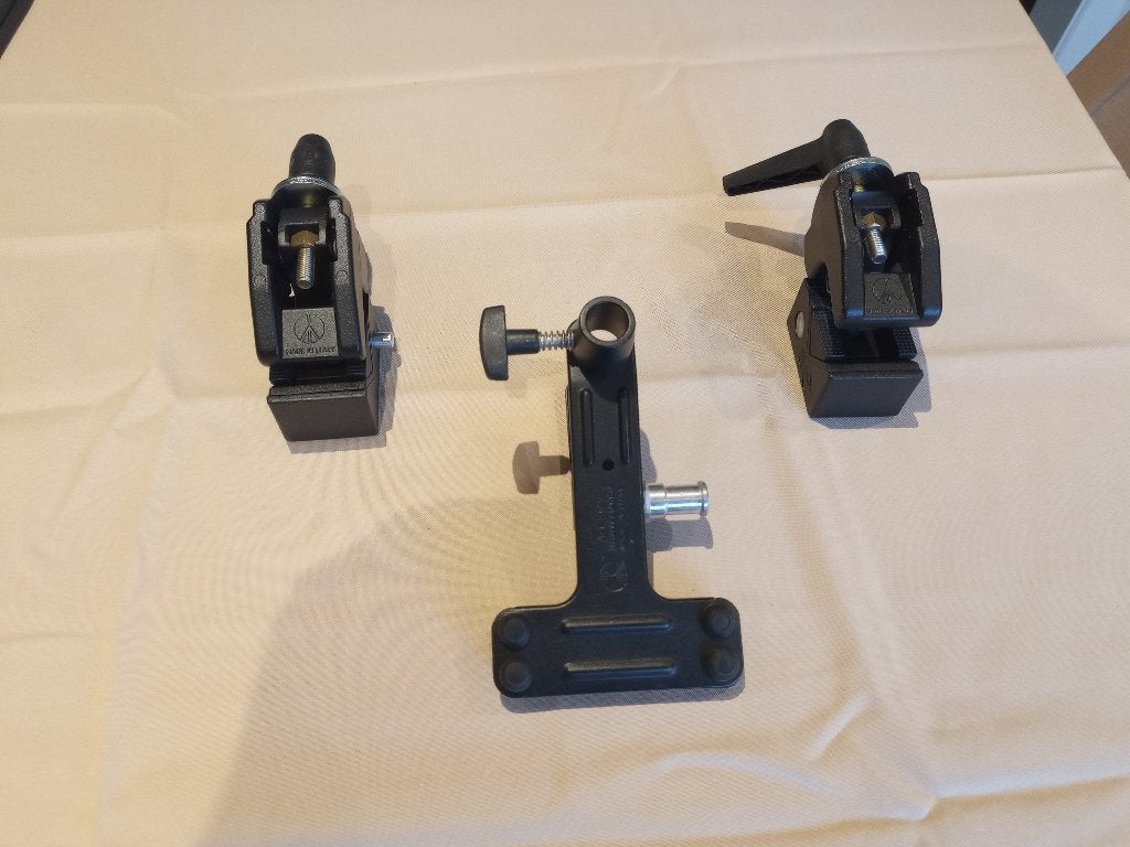 Manfrotto 2 super clamp en 1 spring clamp, Audio, Tv en Foto, Foto | Flitsers, Ophalen of Verzenden, Zo goed als nieuw, Flitsbevestiging