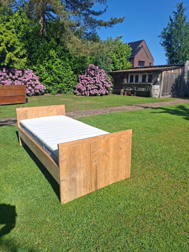 Steigerhouten eenpersoonsbed, in goede staat, Huis en Inrichting, Ophalen, 100 cm, Eenpersoons, Bruin