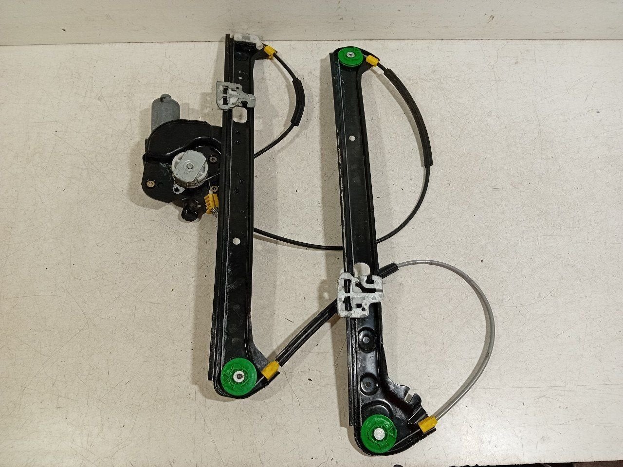 Raammechaniek elektrisch rechts voor BMW X5, Onderdelen@venauto.nl, Van der Ven Autorecycling B.V., Gebruikt, Ettenseweg 76, 4706 PB Roosendaal, The Netherlands