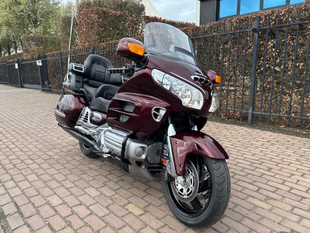 Honda Goldwing 1800 deluxe  """17.000km""", Motoren, Motorrijbewijs A, Bedrijf, Meer dan 35 kW, Toermotor