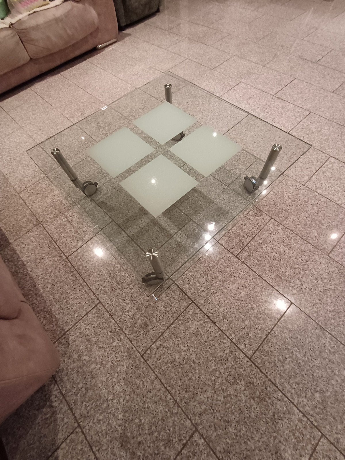 glazen salontafel, Ophalen