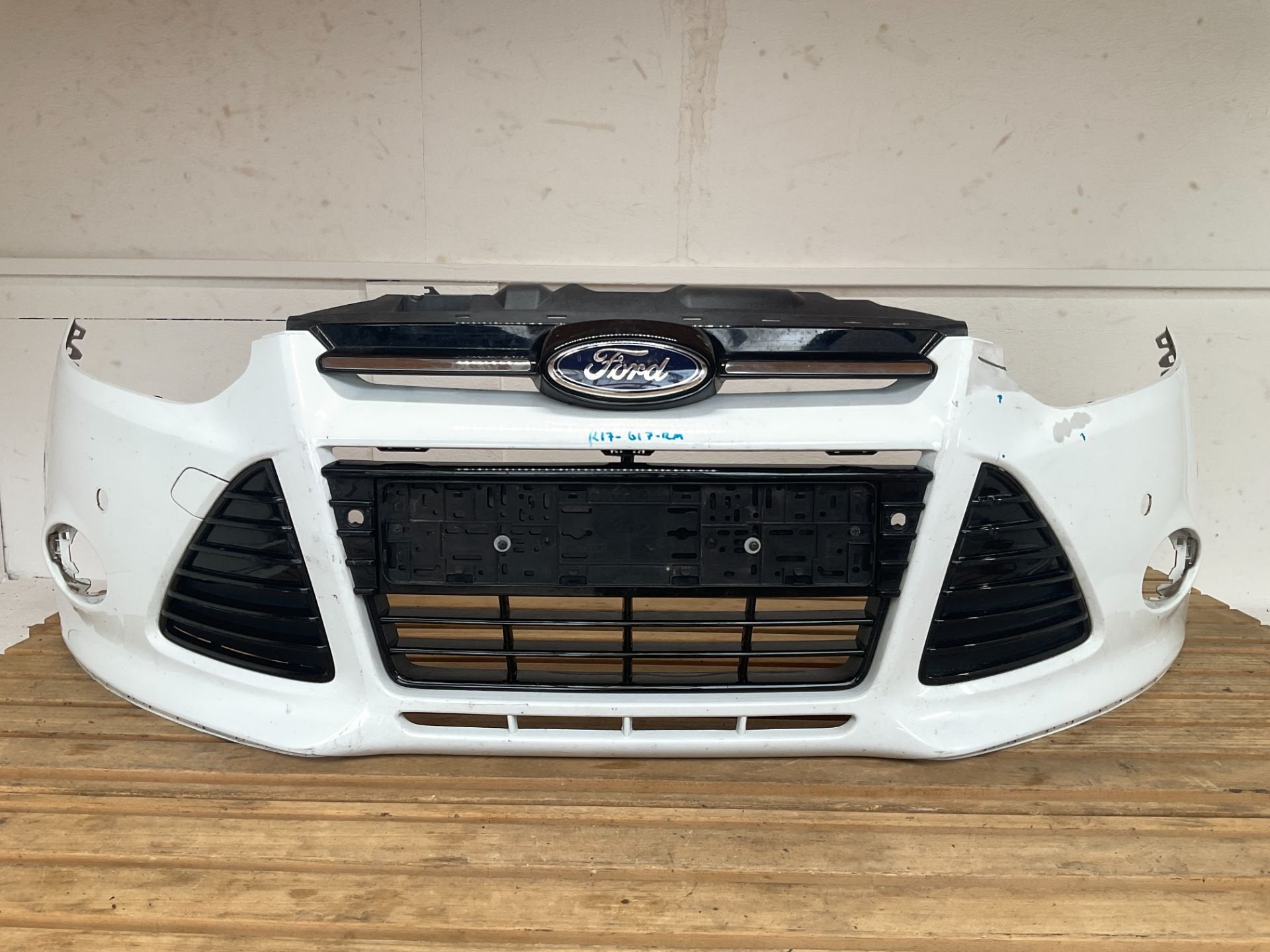 Bumper Ford Focus Mk3 STLINE ST-LINE BM5117E778 Voorbumper R, Gebruikt, Info@ford.com, Ford, Bumper