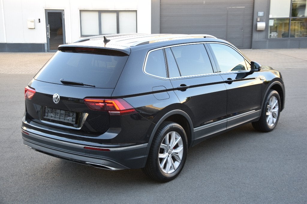 Volkswagen Tiguan Allspace 2.0 TDi 4Motion Highline BMT DSG, Auto's, Volkswagen, Automaat, Dealer onderhouden, Alcantara, Zwart