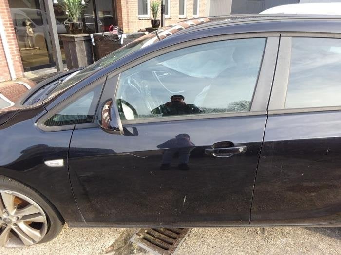 Portier 4Deurs links-voor van een Opel Astra (Z20R), Gebruikt, -, Deur, -